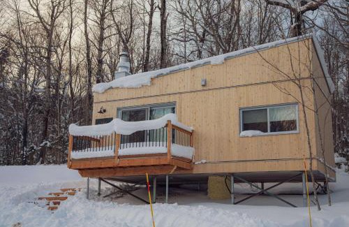 Notre-Dame-Auxiliatrice-de-Buckland Ski Chalet | Micro-Cabine in the Mountains - Solstice 6