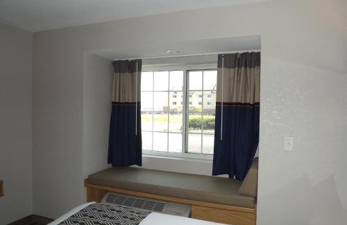 Ames Hotel | MICROTEL Inn and Suites - Ames