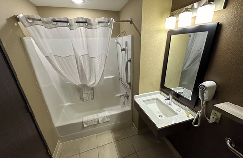 Southside Hotel | Microtel Inn & Suites by Wyndham Prairie du Chien