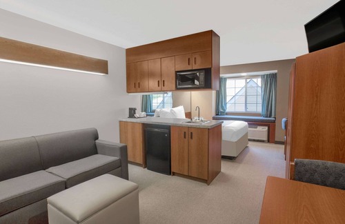 New Castle Hotel | Microtel Inn & Suites by Wyndham Gardendale/Birmingham North