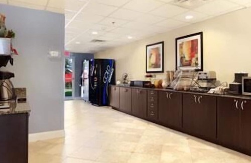 Spring Hill Hotel | Microtel Inn & Suites by Wyndham Spring Hill/Weeki Wachee