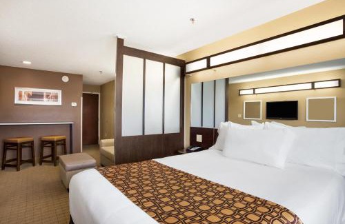 Cambridge Hotel | Microtel Inn & Suites by Wyndham Cambridge