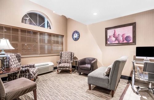 Rochester Hotel | Microtel Inn & Suites by Wyndham Rochester North Mayo Clinic