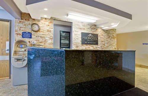 Roseville Hotel | Microtel Inn & Suites by Wyndham Detroit Roseville