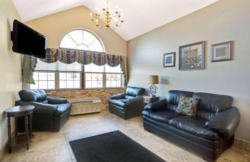 Roseville Hotel | Microtel Inn & Suites by Wyndham Detroit Roseville