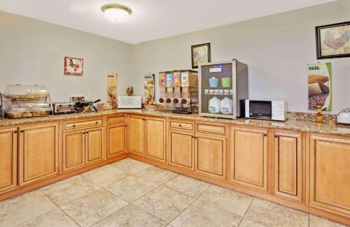 Roseville Hotel | Microtel Inn & Suites by Wyndham Detroit Roseville
