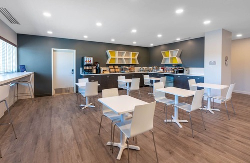 Aurora Hotel | Microtel Inn & Suites by Wyndham Aurora