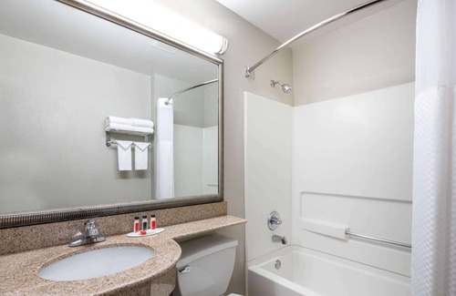 Buford Highway Hotel | Microtel Inn & Suites by Wyndham Atlanta/Buckhead Area