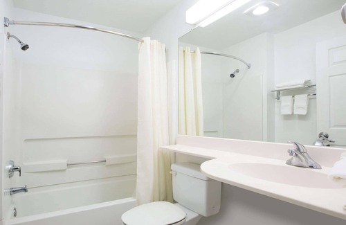 Garland Hotel | Microtel Inn & Suites by Wyndham Garland/Dallas