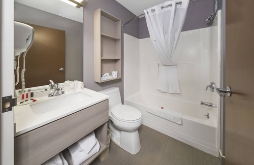 Bethel Hotel | Microtel Inn & Suites by Wyndham Bethel/Danbury