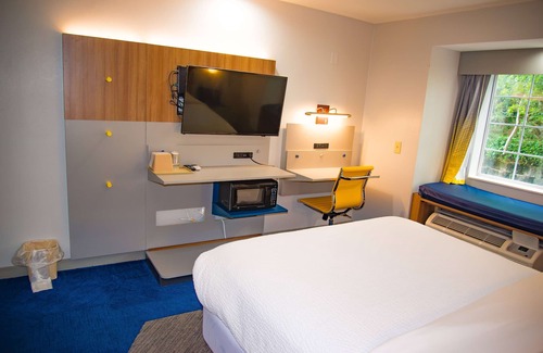 Daphne Hotel | Microtel Inn & Suites by Wyndham Daphne/Mobile