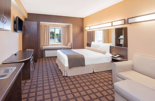 Quincy Hotel | Microtel Inn & Suites by Wyndham Quincy Downtown/River Area