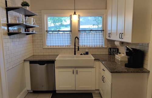Lakeland House | Mid Century Bungalow Minutes from Downtown