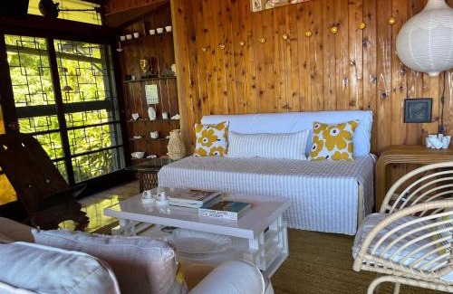 Estate Contant Apartment | Mid-Century: Caribbean Style