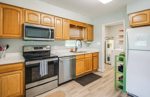 Hazel Heights House | Mid-Century Gainesville Getaway: 3 Mi to UF Campus
