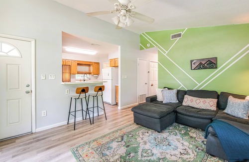 Hazel Heights House | Mid-Century Gainesville Getaway: 3 Mi to UF Campus