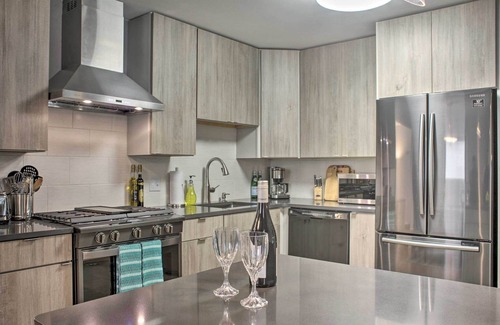 North Bethesda House | Mid-Century Gem: Dog-Friendly Home Near DC!