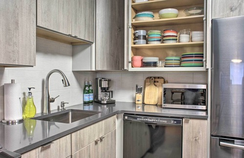 North Bethesda House | Mid-Century Gem: Dog-Friendly Home Near DC!