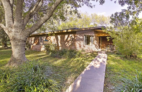 Brownsville House | Mid-Century Hideaway Spacious Brownsville Home!