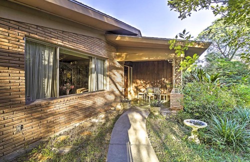 Brownsville House | Mid-Century Hideaway Spacious Brownsville Home!