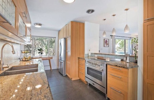 Murray House | Mid-Century Lux Oasis, Clean, Stocked, Close to ski resorts, TOSH & IHC Hospital