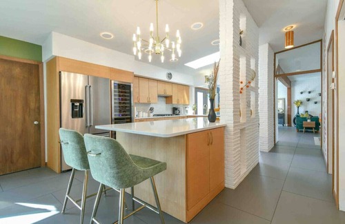 Lincoln House | Mid-Century Manor-1950s Retro Hollywood Experience