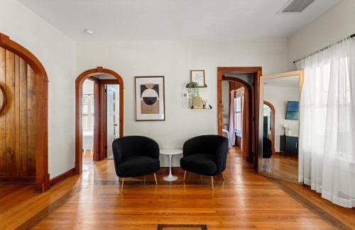 Seminole Heights Apartment | Mid-Century Manor close to Downtown and food spots