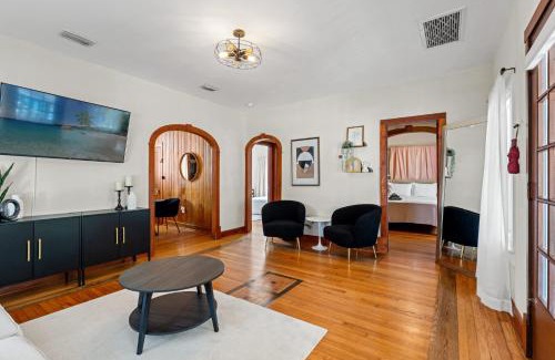 Seminole Heights Apartment | Mid-Century Manor close to Downtown and food spots