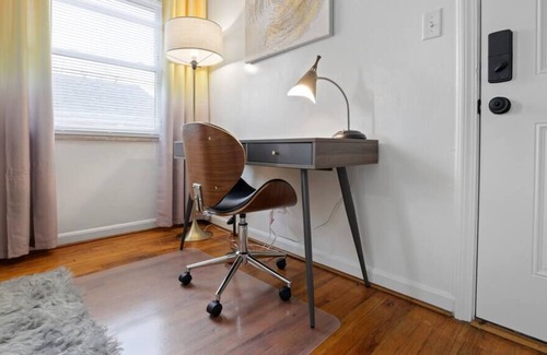 Columbus House | Mid-Century Masterpiece! 5 Min to Airport & Downtown!