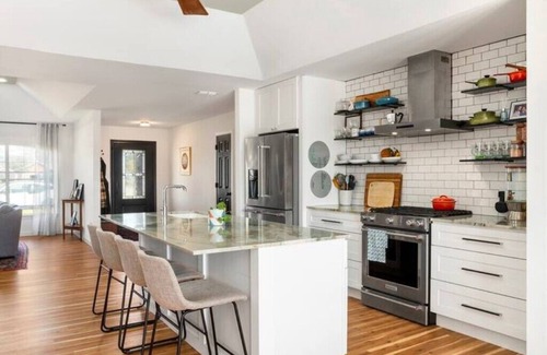 Hidalgo House | Mid-Century Modern 3 Bed, 2 Bath with a Pool