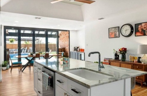 Hidalgo House | Mid-Century Modern 3 Bed, 2 Bath with a Pool