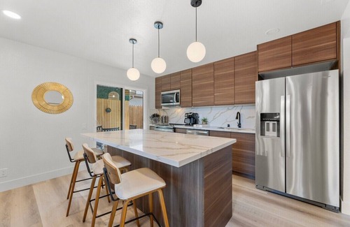 Carmichael House | Mid-Century Modern-GameRoom-Pool-Hot Tub-Sleeps10