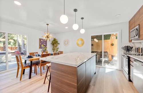 Carmichael House | Mid-Century Modern-GameRoom-Pool-Hot Tub-Sleeps10
