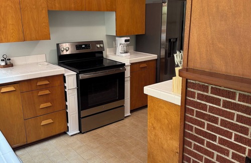 Stillwater House | Mid-Century Modern on University Ave – Take a walk to OSU!