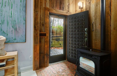 Town of Tuxedo House | Mid-Century Modern Stone Home Offers Luxurious Comforts