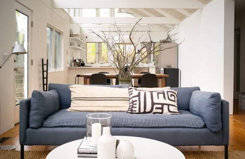 Shorewood House | Mid-century on idyllic pasture like setting with pond