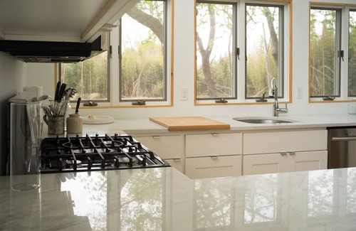 Shorewood House | Mid-century on idyllic pasture like setting with pond