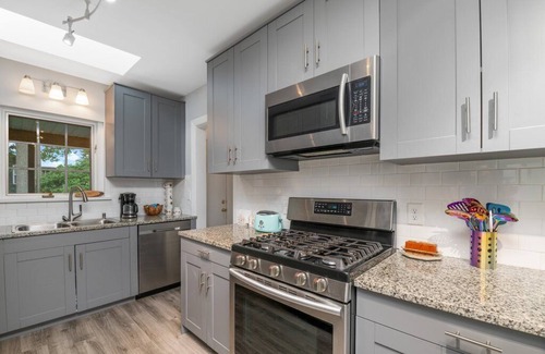 Davenport House | Mid Century ranch central to everything!