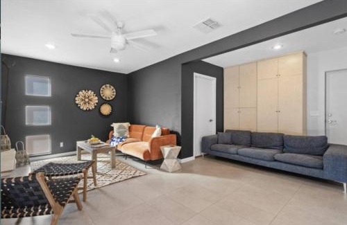 Encanto House | Mid-Century Stunner/Large Yard and Patio for Indoor/Outdoor Living