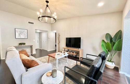 Temple Terrace House | Mid Century Villa With Community Pool! Close to Busch Gardens