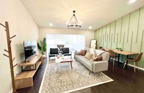 Temple Terrace House | Mid Century Villa With Community Pool! Close to Busch Gardens