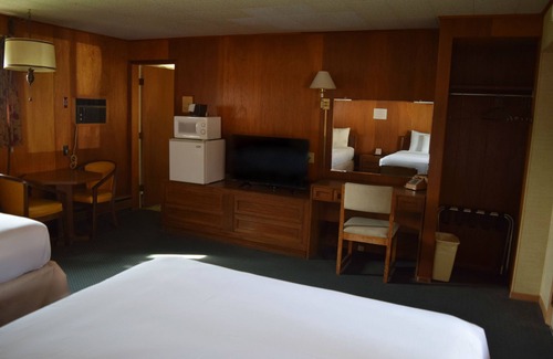 Sault Ste. Marie Hotel | Mid-City Motel