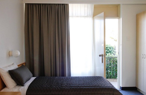 Queanbeyan Hotel | Mid City Motor Inn