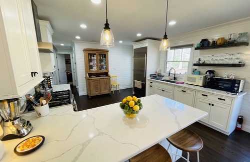 Shelter Island House | MID-ISLAND RETREAT. Renovated, 5 bedrooms, sleeps 8.