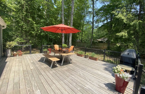 Shelter Island House | MID-ISLAND RETREAT. Renovated, 5 bedrooms, sleeps 8.