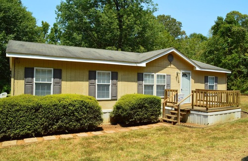 Negreet House | Mid-lake home conveniently located in quiet neighborhood with boat ramp.