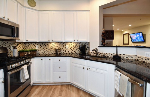 Gaithersburg Condo | Mid-Term Gem - Private Bedroom Suite