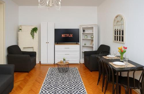 Oradea Apartment | Mid Ultra Central, Self Check In, Intrare Aquapark President