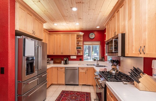 Carnelian Bay House | Mid-week specials! Steps to GarWoods and to the Lake! Dog Friendly!