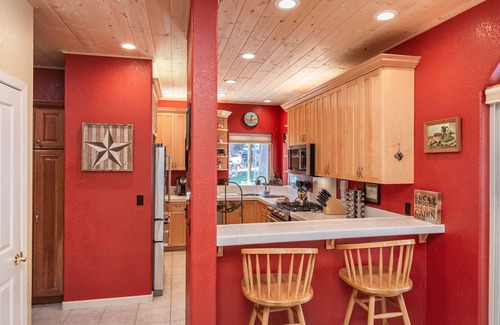 Carnelian Bay House | Mid-week specials! Steps to GarWoods and to the Lake! Dog Friendly!